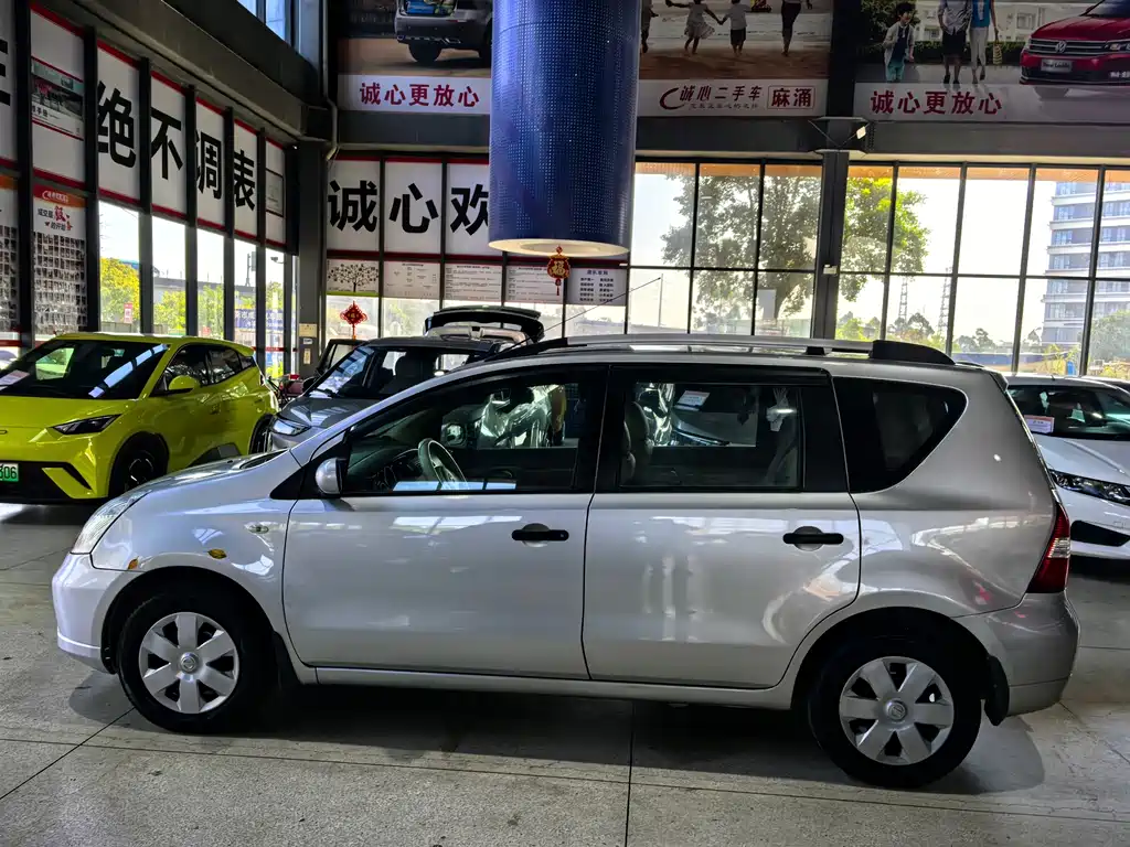 Nissan Livina — миниатюра 2