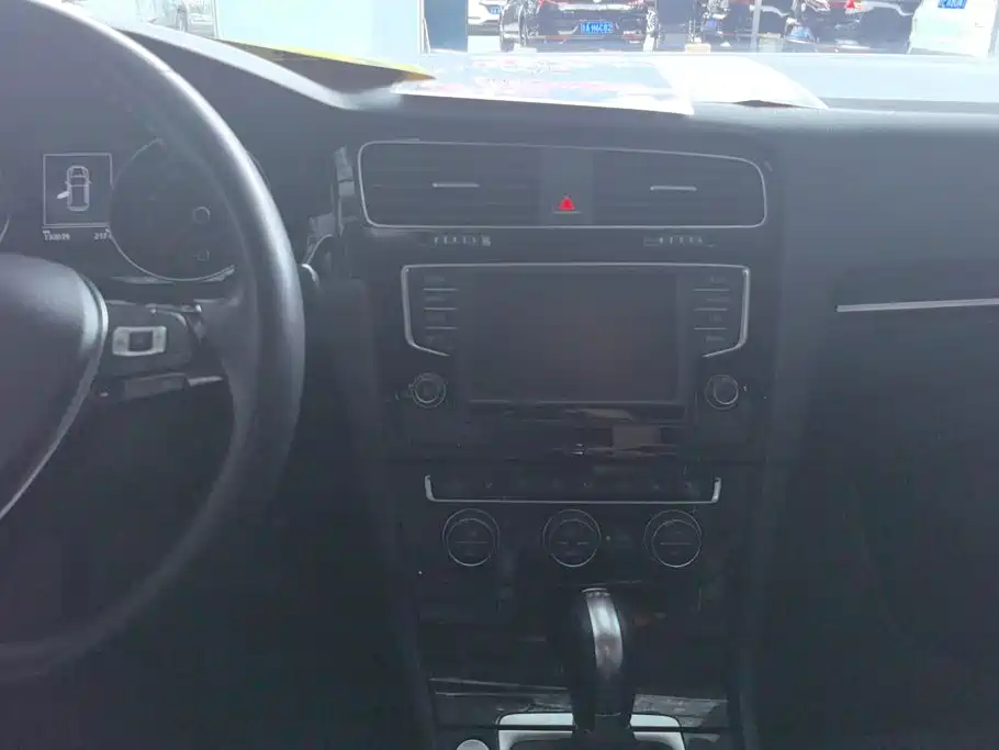 Volkswagen Golf — миниатюра 13
