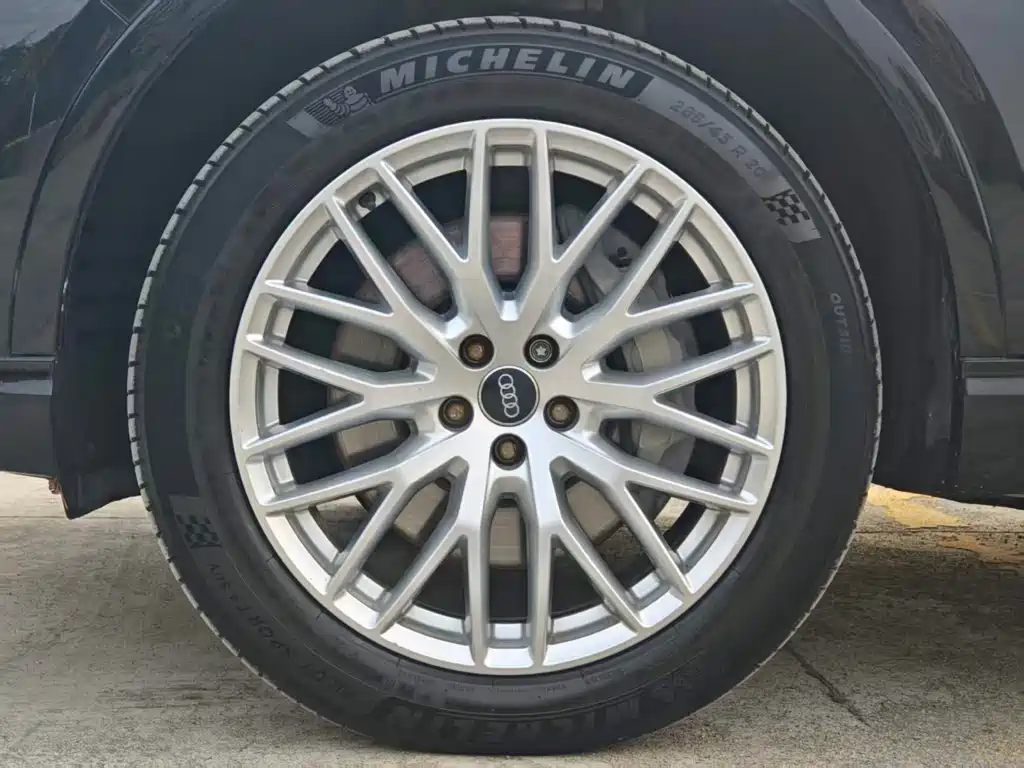 Audi Q7 — миниатюра 8