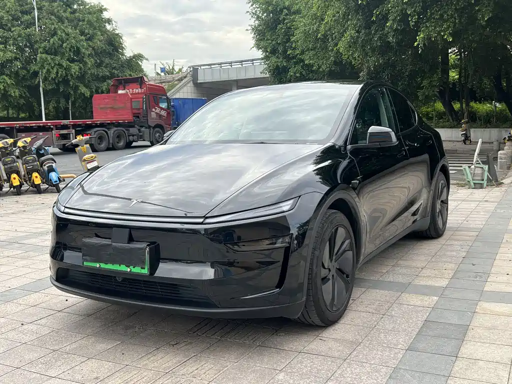 2025 Tesla Model Y - zdjęcie 1 z 8