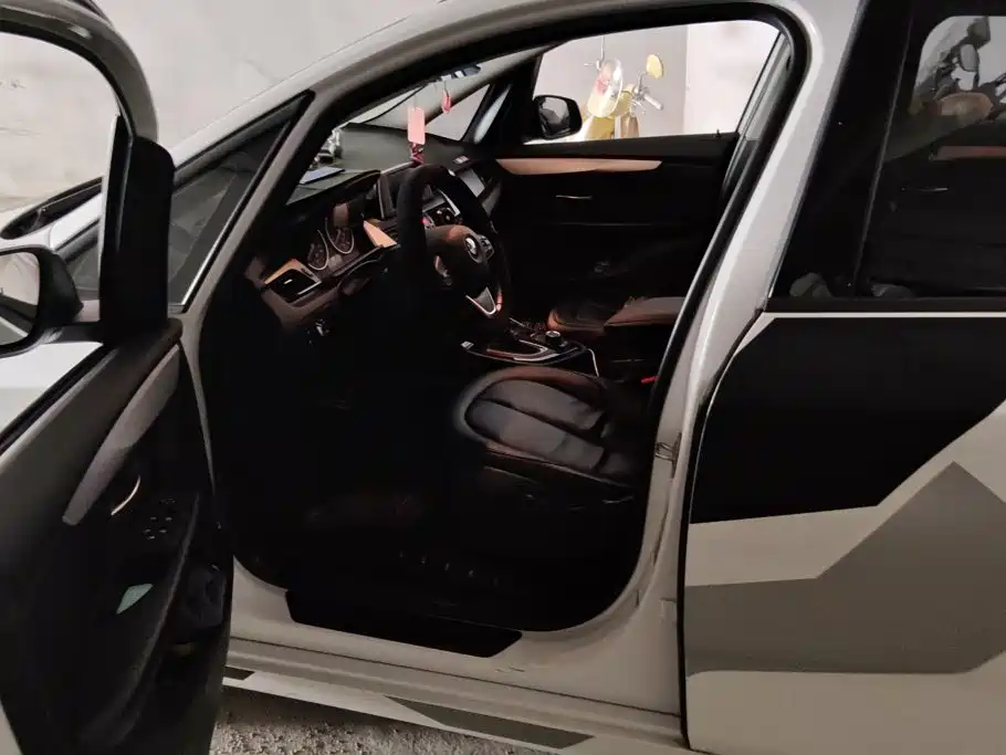 BMW 2 Series Active Tourer — миниатюра 9