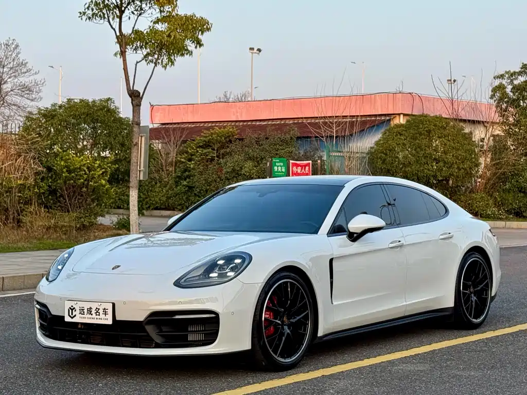 Porsche Panamera 2023