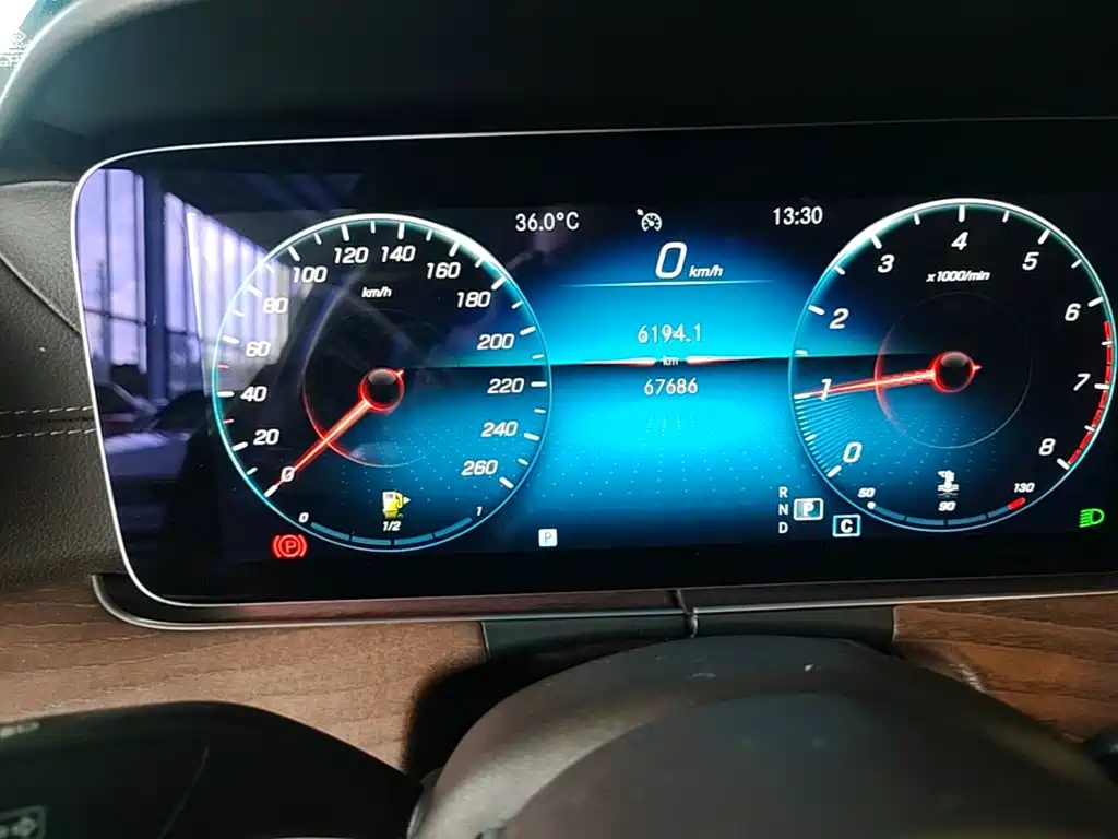 Mercedes-Benz E-Class — миниатюра 12