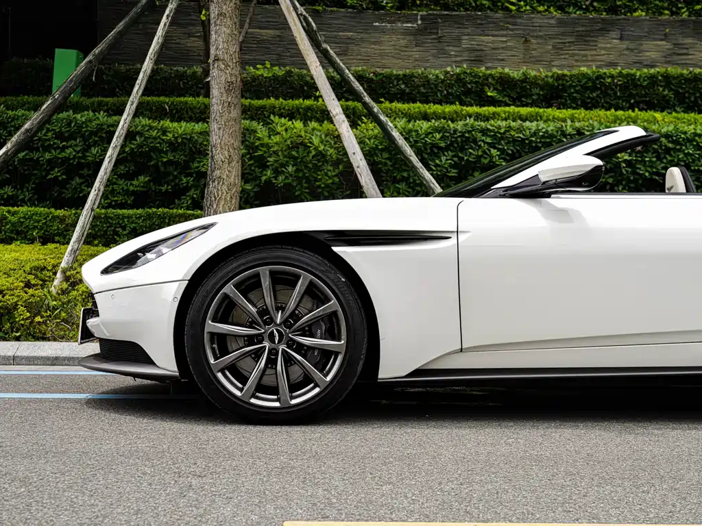Aston Martin DB11 2019 4.0T V8 Volante