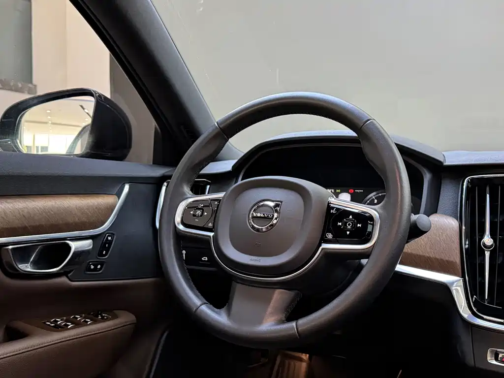 Volvo S90 — миниатюра 12