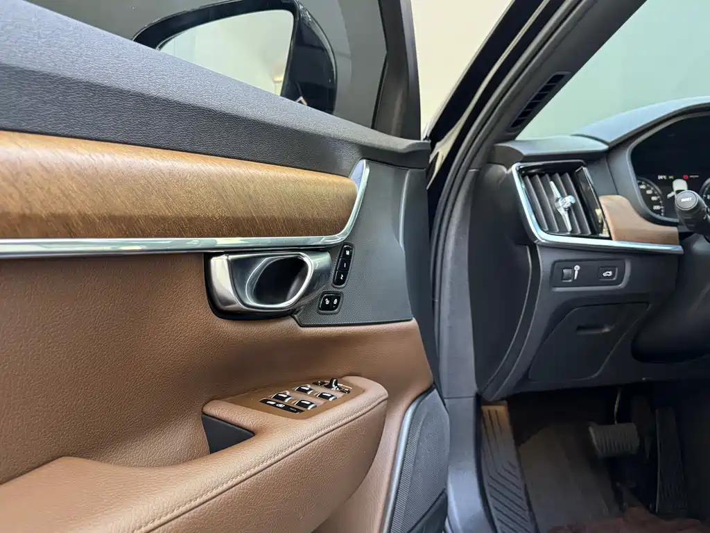 Volvo S90 — миниатюра 18