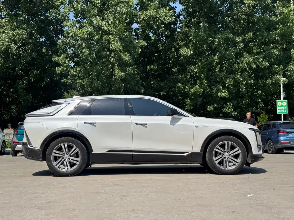 Cadillac IQ 2024 Luxury