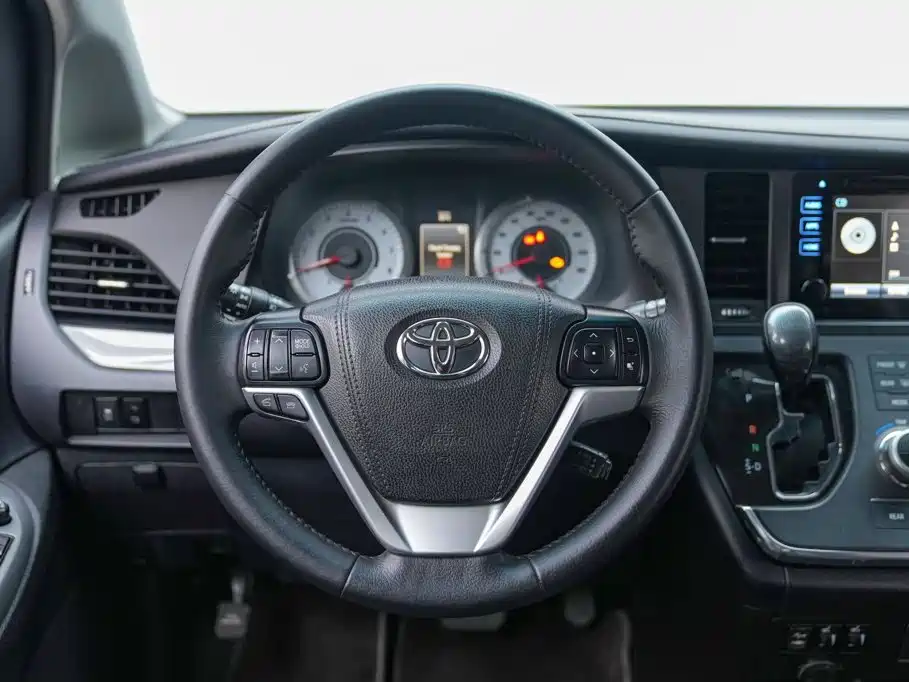 Toyota Sienna — миниатюра 11