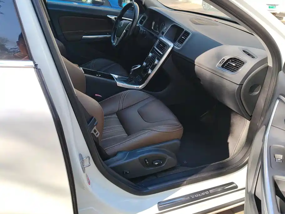 Volvo S60 PHEV — миниатюра 8