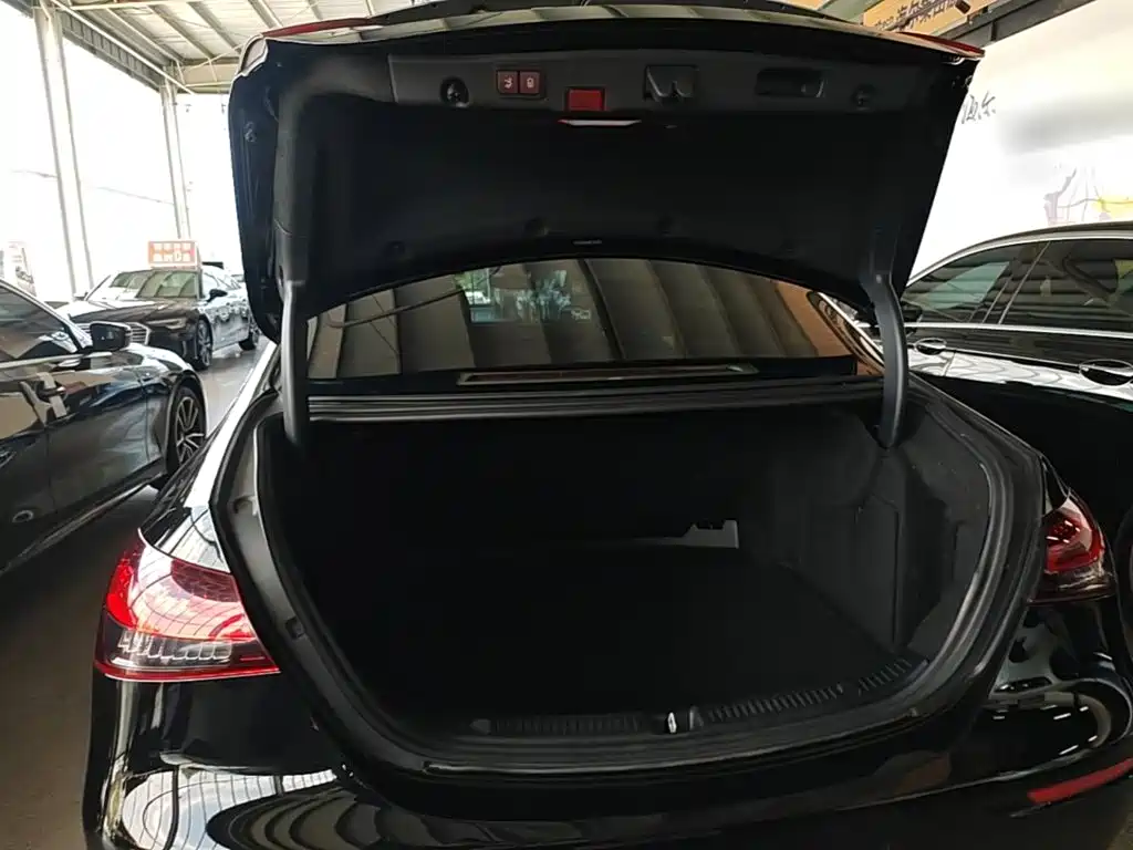Mercedes-Benz E-Class — миниатюра 19