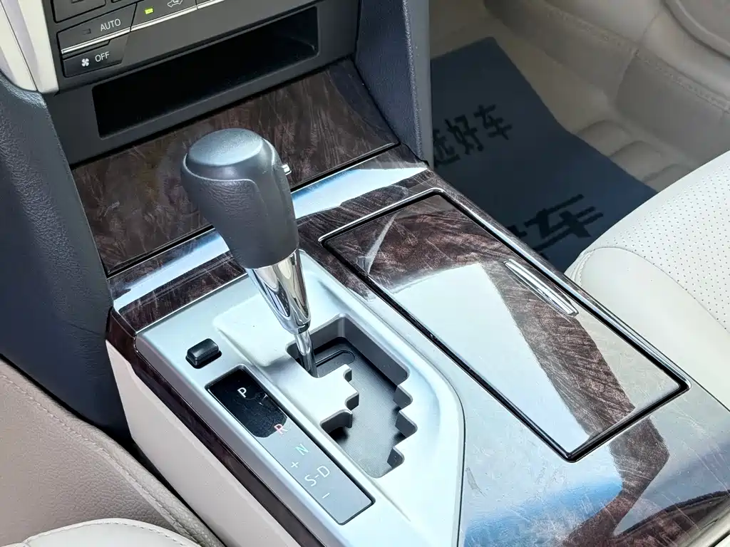 Toyota Camry — миниатюра 12