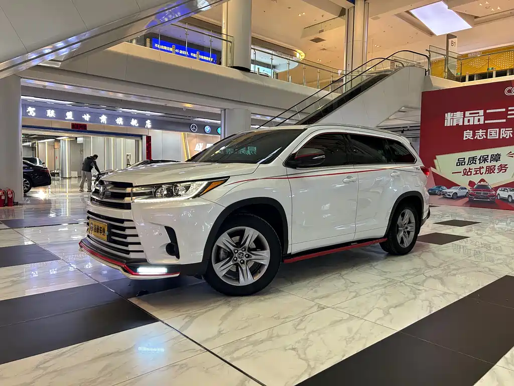 TOYOTA HIGHLANDER