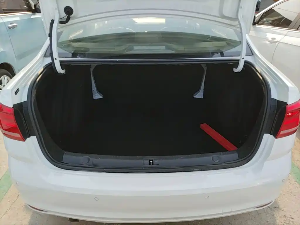 Volkswagen Lavida — миниатюра 19