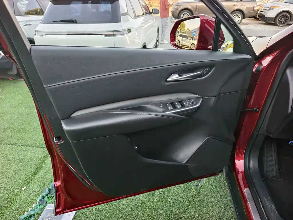 Cadillac XT4 — миниатюра 7