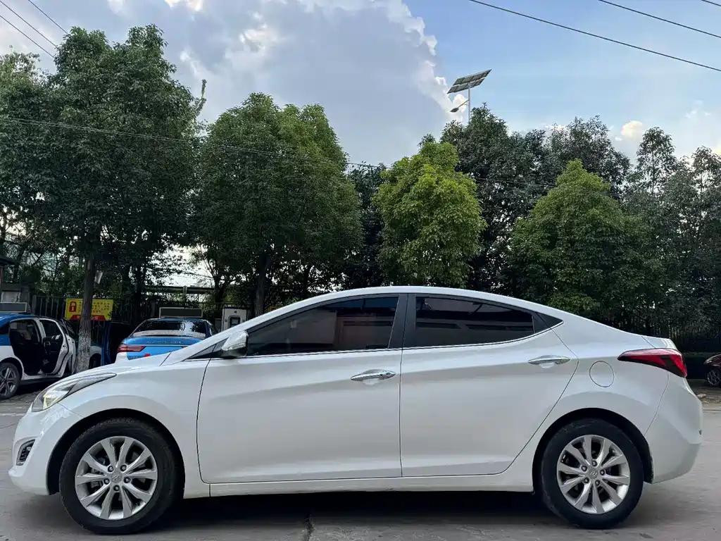 Hyundai Elantra Langdong — миниатюра 5