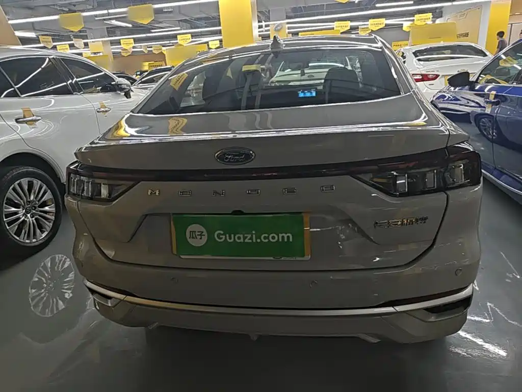 Ford Mondeo — миниатюра 6