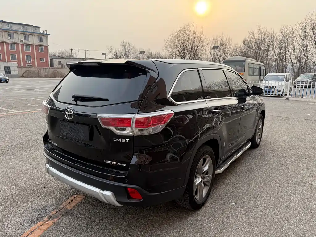 TOYOTA HIGHLANDER
