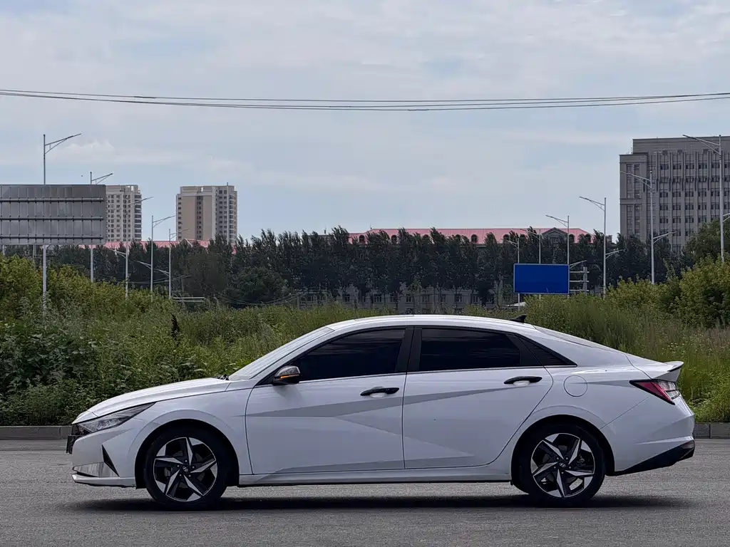 Hyundai Elantra 2022 240TGDi DCT LUX Luxury