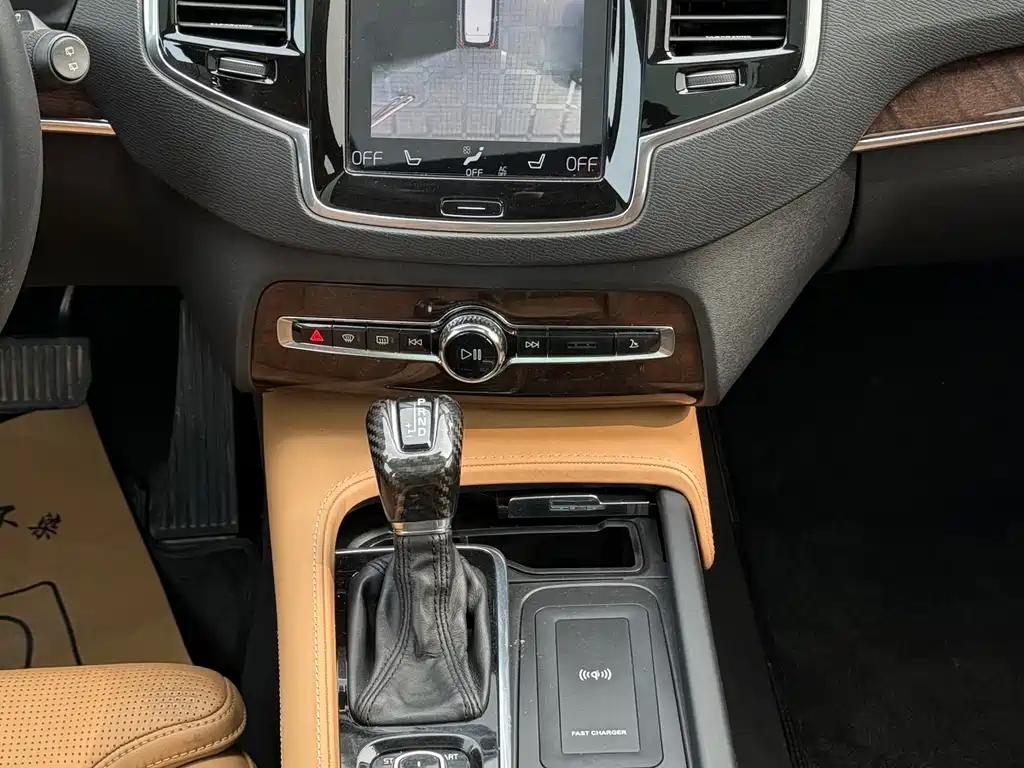 Volvo XC90 2015 T6 7 мест