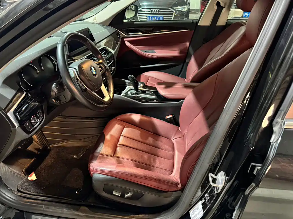 BMW 5 Series — миниатюра 4