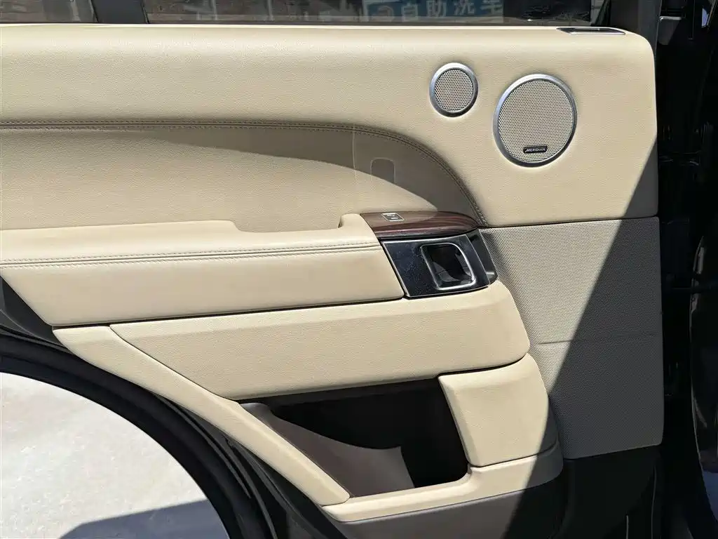 Land Rover Range Rover — миниатюра 20