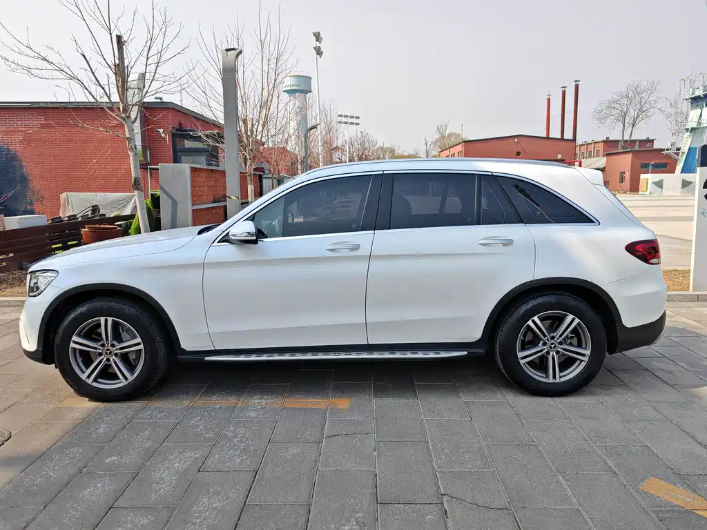 MERCEDES-BENZ GLC