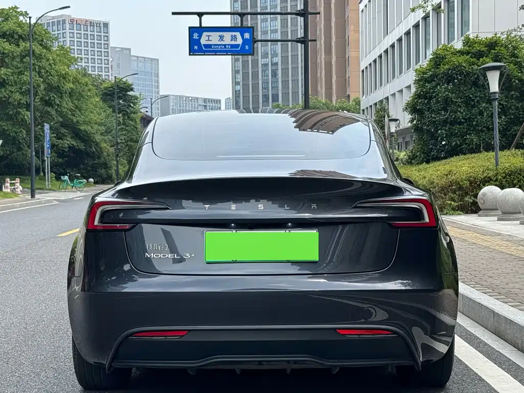 Tesla Model 3 — миниатюра 11