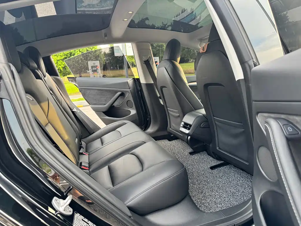 Tesla Model 3 — миниатюра 12
