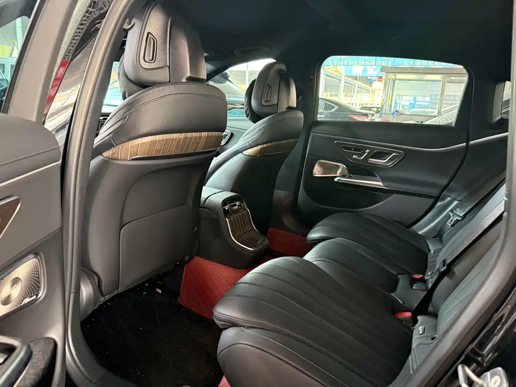 Mercedes-Benz E-Class — миниатюра 12