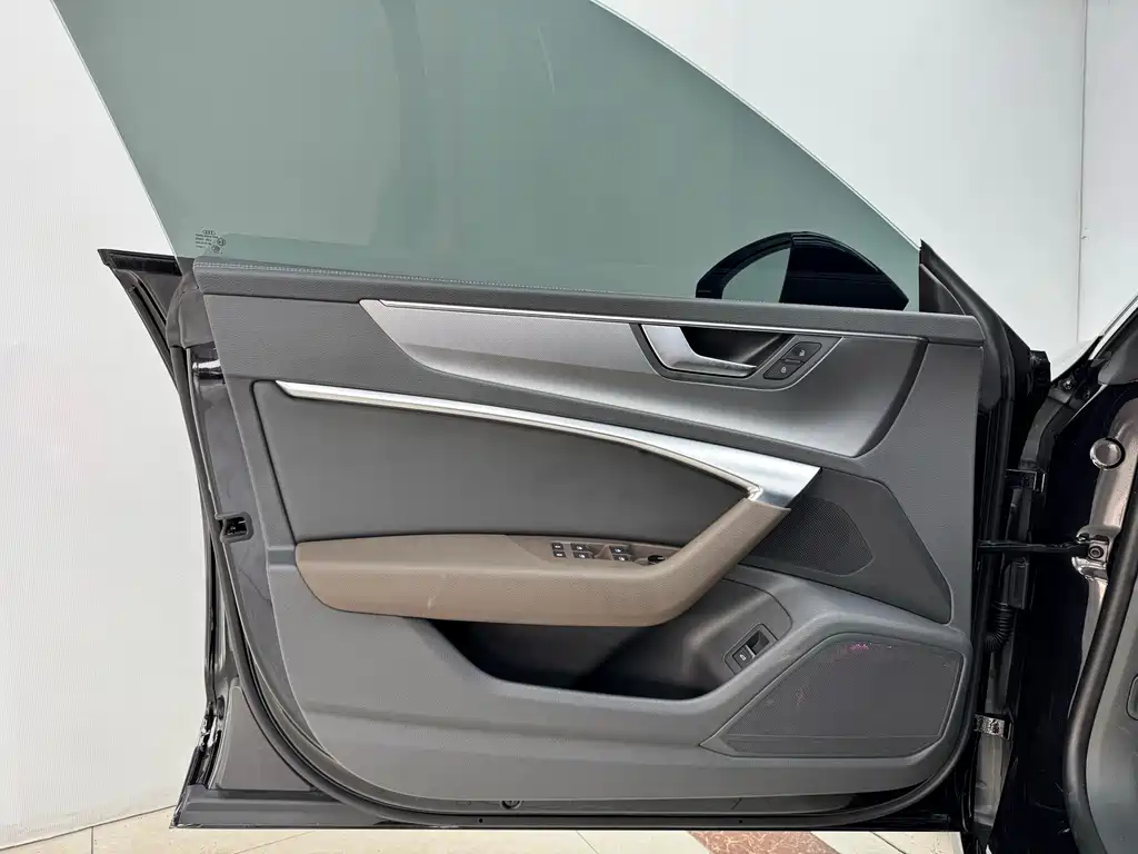 Audi A7L — миниатюра 8