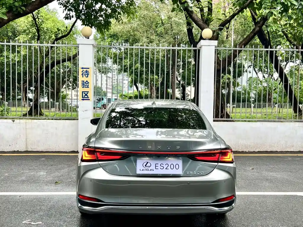 Lexus ES — миниатюра 8