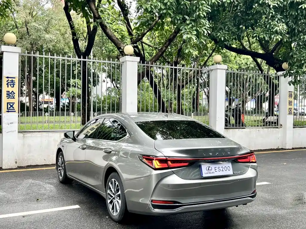 Lexus ES — миниатюра 9
