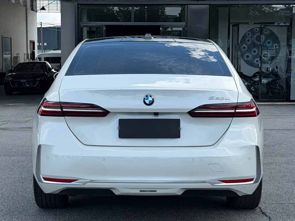 BMW 5 Series — миниатюра 4