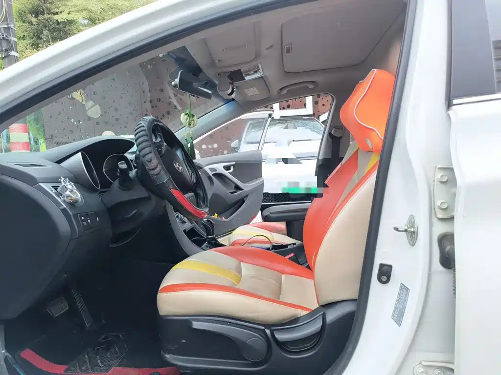 Hyundai Elantra Langdong — миниатюра 12
