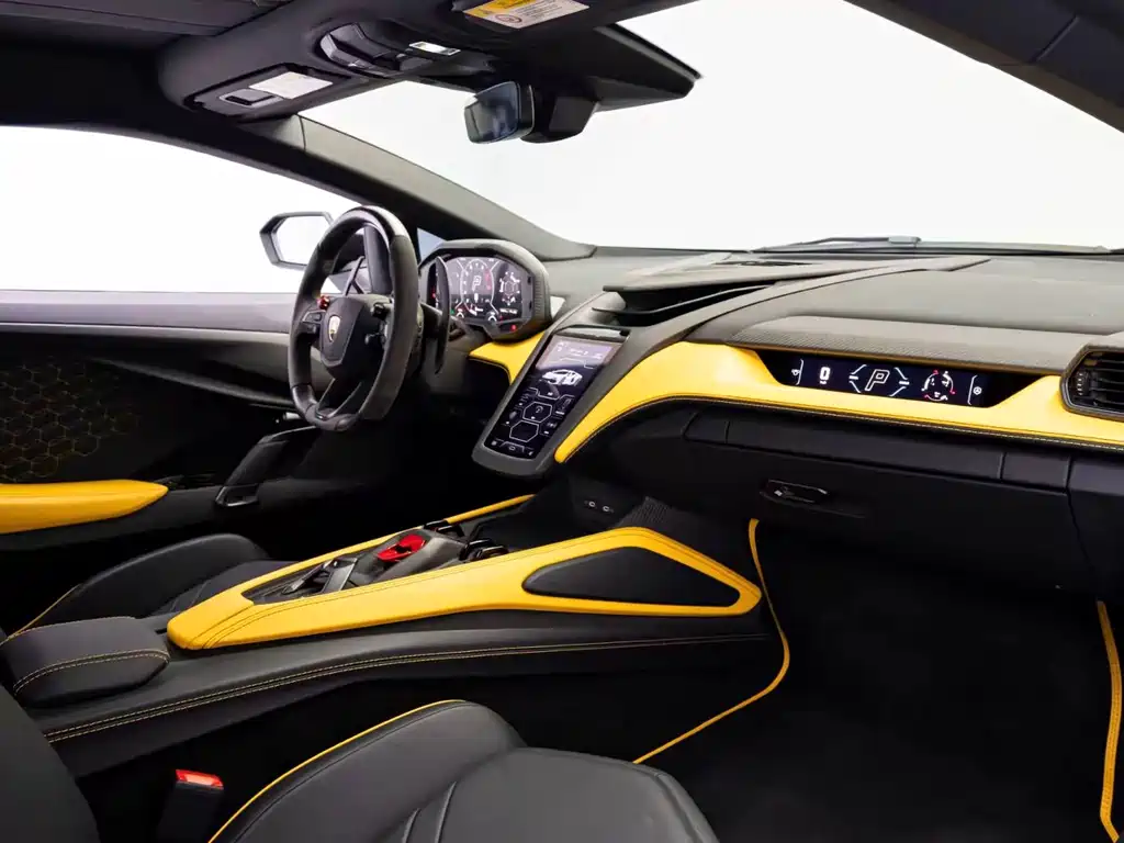 Lamborghini Revuelto — миниатюра 9