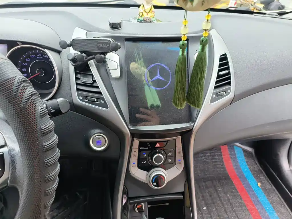 Hyundai Elantra Langdong — миниатюра 10