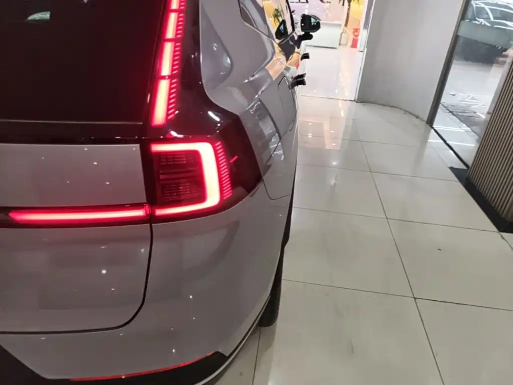 Volvo гибрид Volvo XC70 plug-in — миниатюра 8
