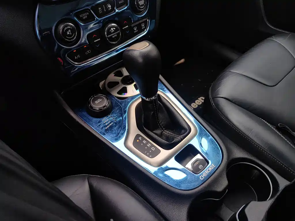 Jeep Cherokee — миниатюра 7