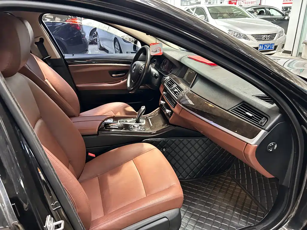 BMW 5 Series — миниатюра 8