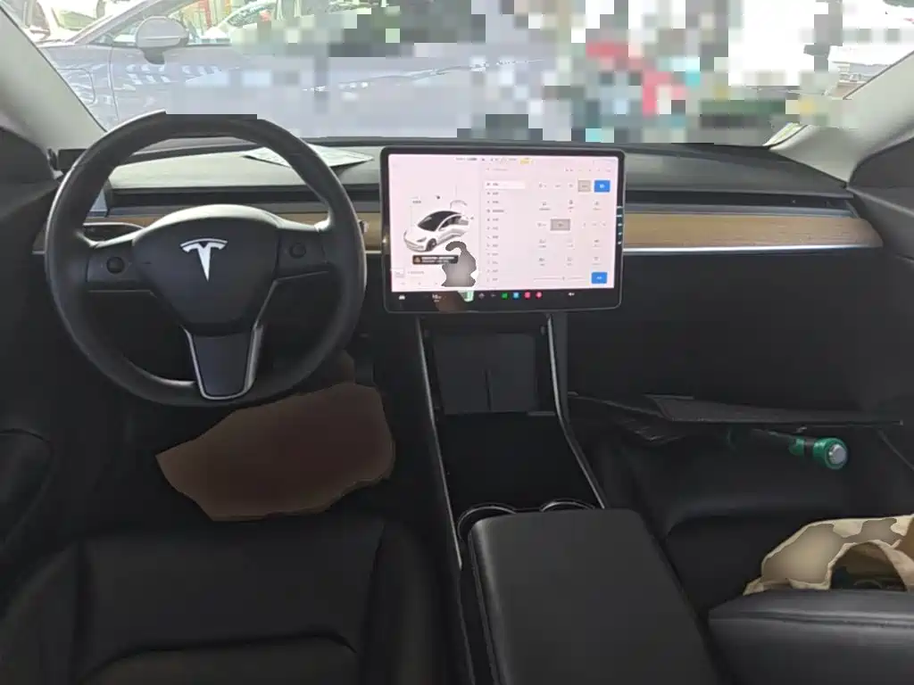 Tesla Model 3 — миниатюра 10