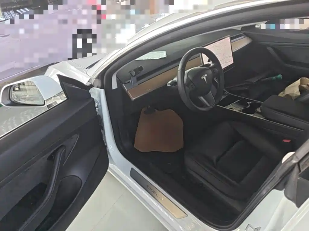 Tesla Model 3 — миниатюра 16