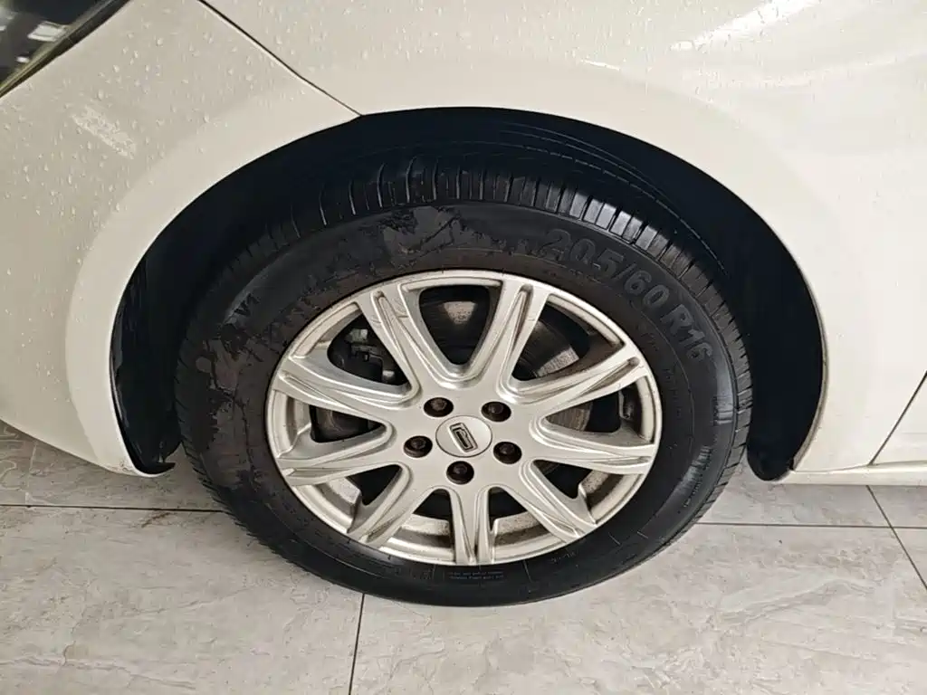 Qoros Qoros 3 — миниатюра 23