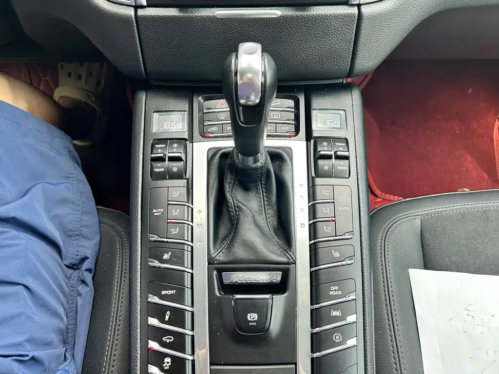Porsche Macan — миниатюра 11