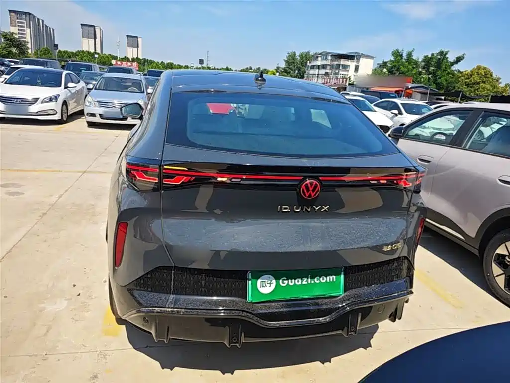 Volkswagen 06 2025 Pure