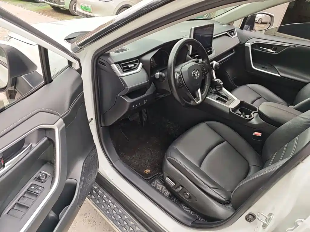 Toyota RAV4 — миниатюра 16