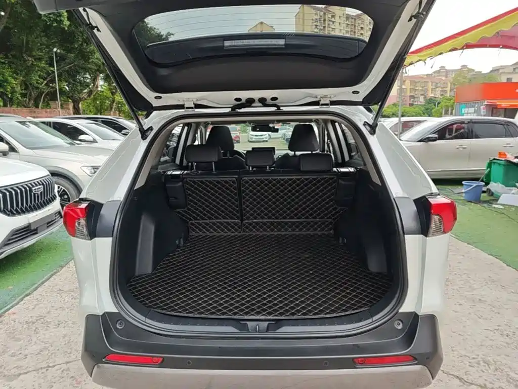 Toyota RAV4 — миниатюра 19