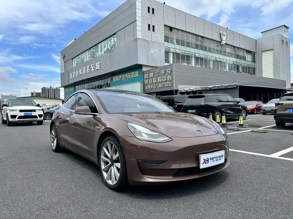 Tesla Model 3 — миниатюра 2