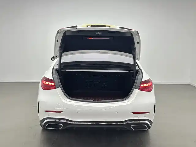 Mercedes-Benz C-Class — миниатюра 11