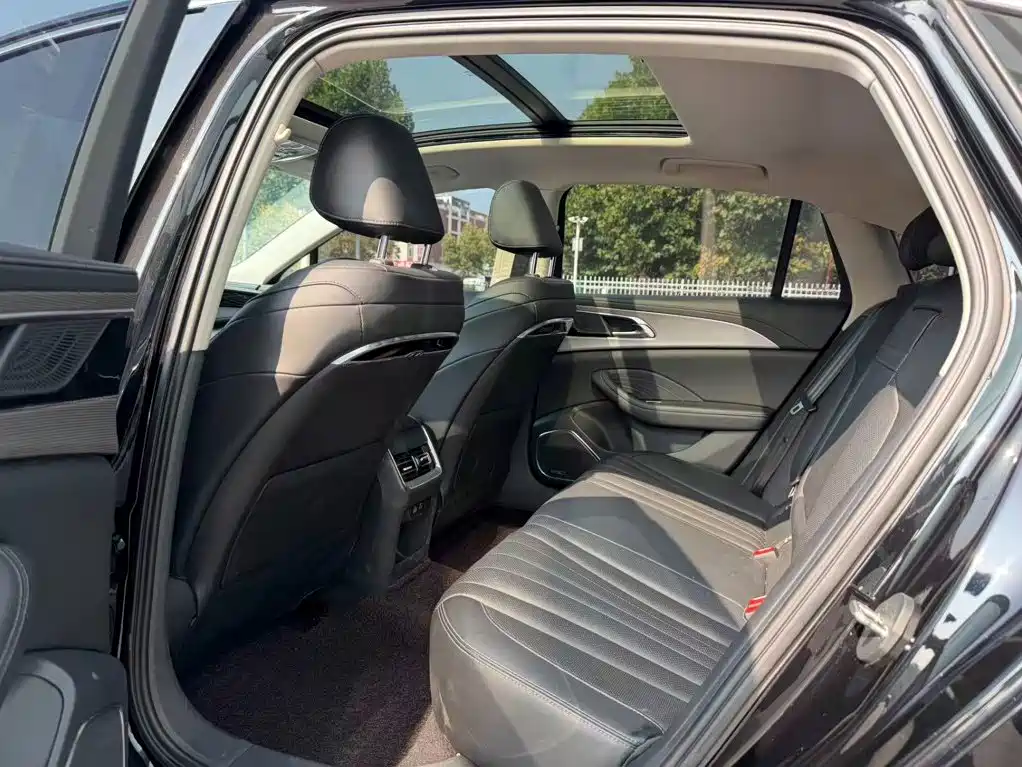 Hongqi Hongqi H5 — миниатюра 10