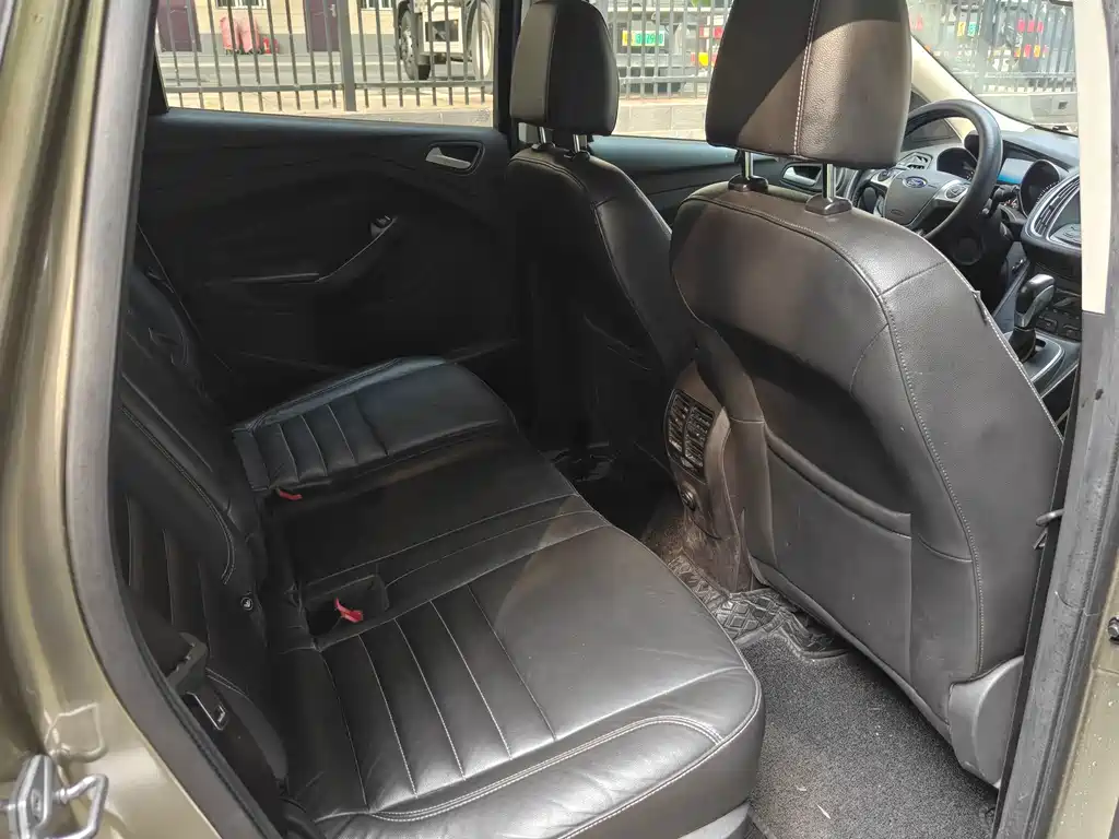 Ford Kuga — миниатюра 9